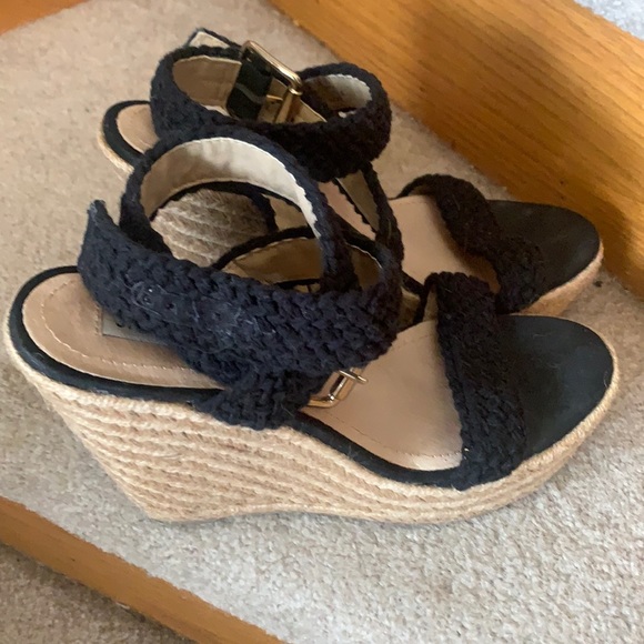 Brand new size 9 Steve Madden sandals! - Picture 1 of 2